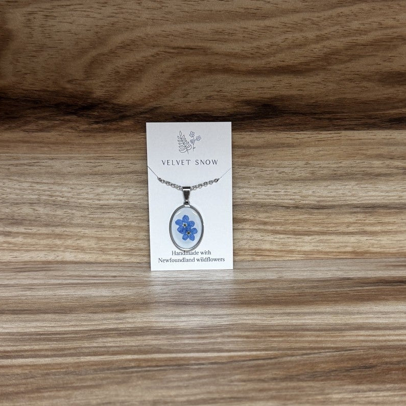 Velvet Snow Medium Thick Frame Oval Pendant Necklace