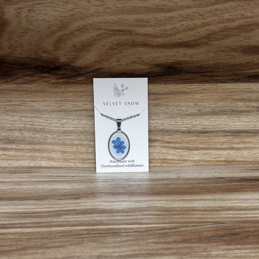 Velvet Snow Medium Thick Frame Oval Pendant Necklace